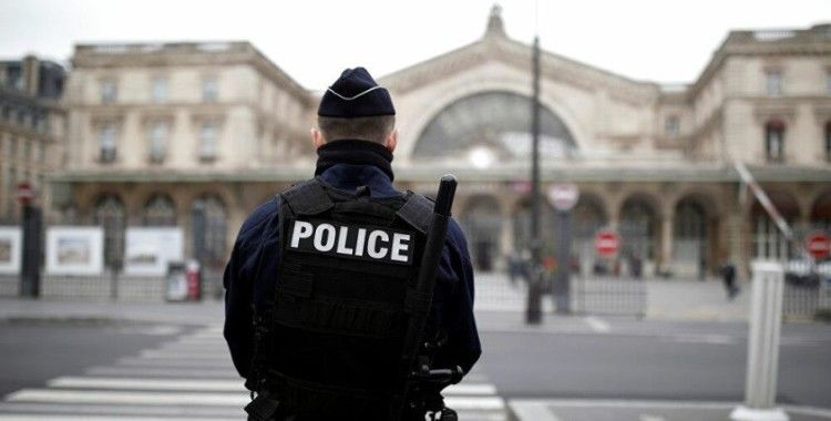 Paris'in ortasında gündüz vakti 2 milyon euro'luk kuyumcu soygunu