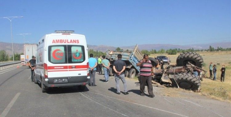 Erzincan’da traktör ile tır çarpıştı: 2 ölü, 6 yaralı