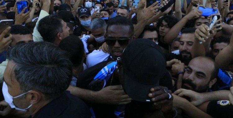 Mario Balotelli’ye Adana’da coşkulu karşılama