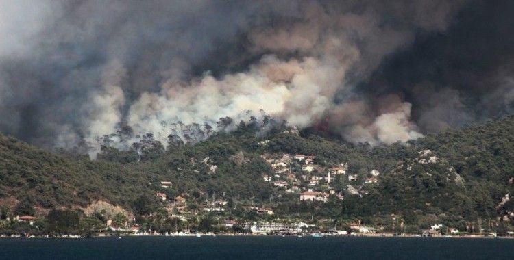 Marmaris’teki yangın Hisarönü Körfezi’ni tehdit ediyor