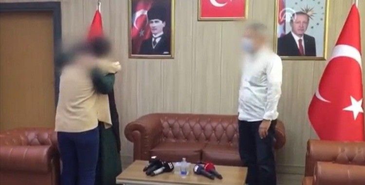 Mardin'de polisin ikna çalışması sonucu teslim olan 2 kadın terörist aileleriyle buluşturuldu
