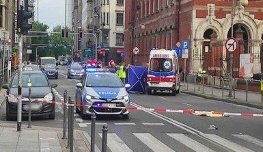 Polonya'da otobüs şoförü kavga eden gençleri ezdi