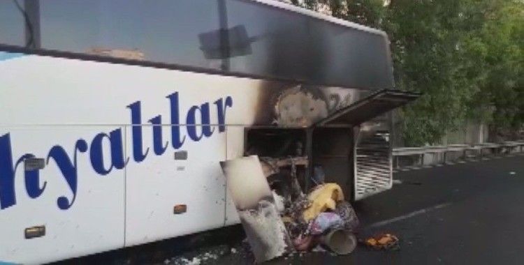 İzmir’de yolcu otobüsü alev aldı, faciadan dönüldü