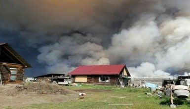 Sibirya'daki orman yangınları yerleşim alanlarına sıçradı