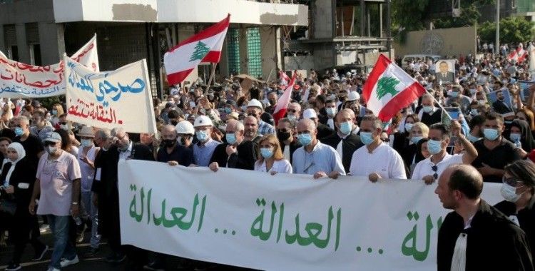 Beyrut’taki patlamanın yıldönümünde binlerce Lübnanlı sokaklara döküldü
