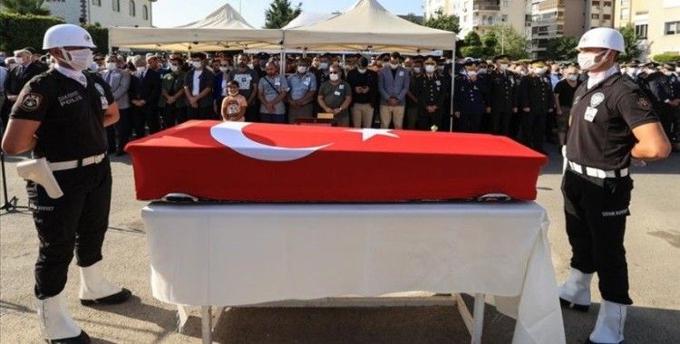 İzmir'de trafik kazasında şehit olan polis memuru Okçu son yolculuğa uğurlandı