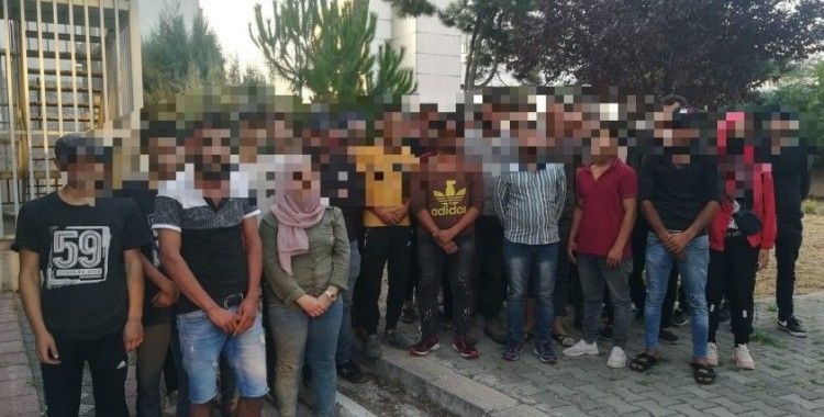 38 kaçak göçmen çıkan minibüsün sürücüsü tutuklandı