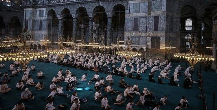 Yaz Kur'an kursları kapanış programı Ayasofya-i Kebir Camii'nde yapıldı