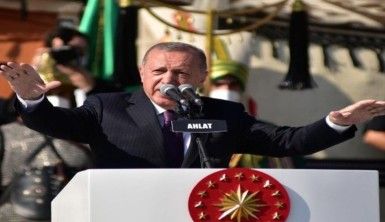 Cumhurbaşkanı Erdoğan Ahlat'ta konuştu: Bu şehir doğu ve batı medeniyetleri arasında köprü olmuştur