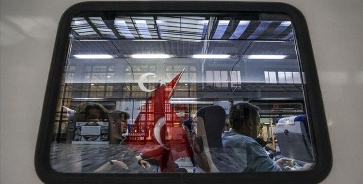 Zafer Treni Ankara'dan 99 genç ile yola çıktı