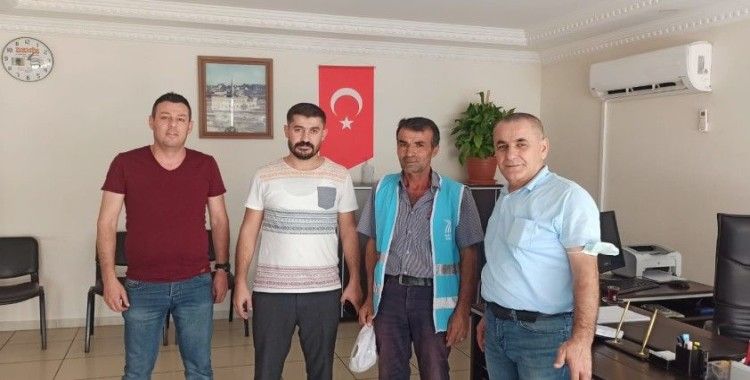 Mardin Büyükşehir Belediyesi temizlik işçisi bulduğu parayı sahibine teslim etti