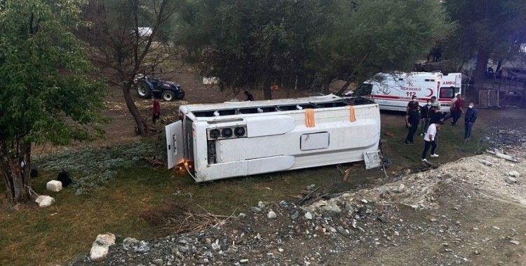 Antalya’da otobüs şarampole devrildi: 1 ölü, 9 yaralı