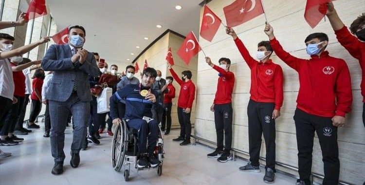 Para milli sporcular Tokyo 2020'yi rekor sayıda madalyayla tamamladı