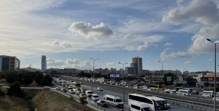 İstanbul’da okulun ilk günü trafik yoğunluğu yüzde 58 seviyelerine yükseldi