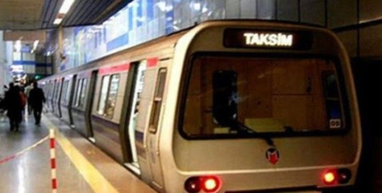 Taksim metro istasyonunda intihar girişimi