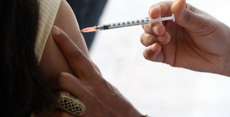 Slovakya’da Covid-19 aşı yaşı 5’e düşürüldü