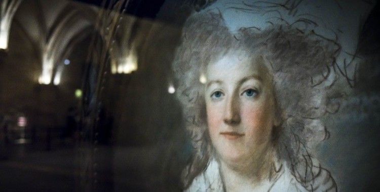 Marie-Antoinette’e ait elmasla kaplı 2 bilezik açık artırmaya çıkarılacak