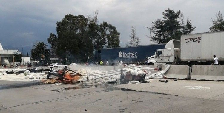 Meksika’da freni patlayan tır otoyol gişelerine çarptı: 3 ölü, 7 yaralı