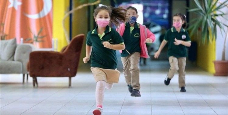 Enfeksiyon uzmanı Prof. Dr. Özkurt'tan okullarda 'hijyen ve maske kuralına dikkat' uyarısı