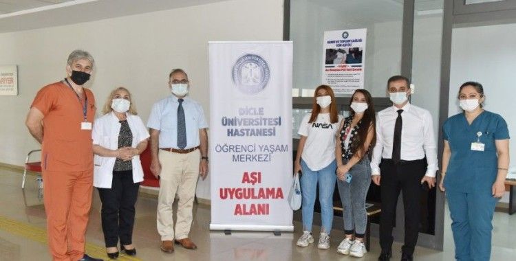 Dicleli öğrenciler aşı oluyor