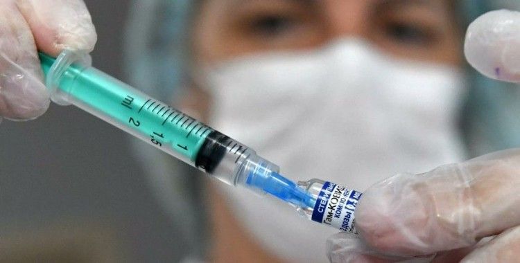 Sağlık çalışanlarına 'İğneyi vurma ama resmi olarak aşı yapmış gibi göster' baskısı