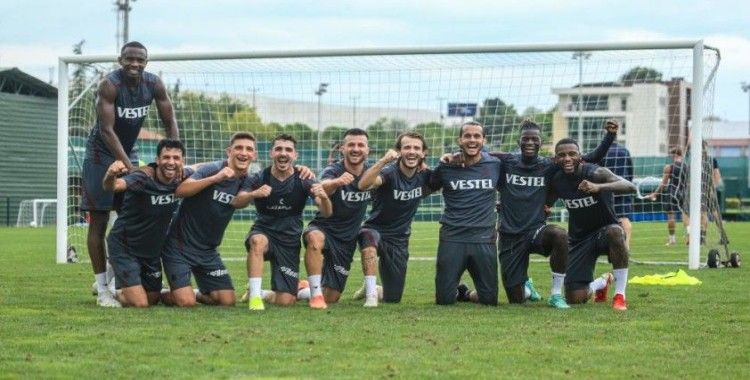 Trabzonspor'un 28 kişilik kadrosu 15'i yerli, 13'ü yabancıdan oluştu