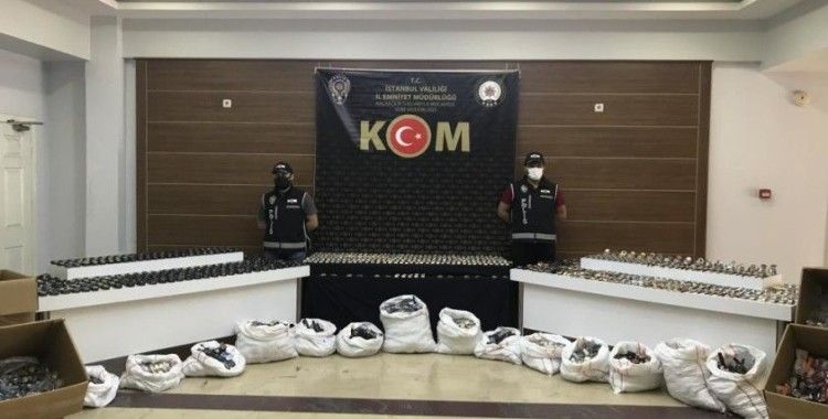 İstanbul'da gümrük kaçağı binlerce saat ele geçirildi