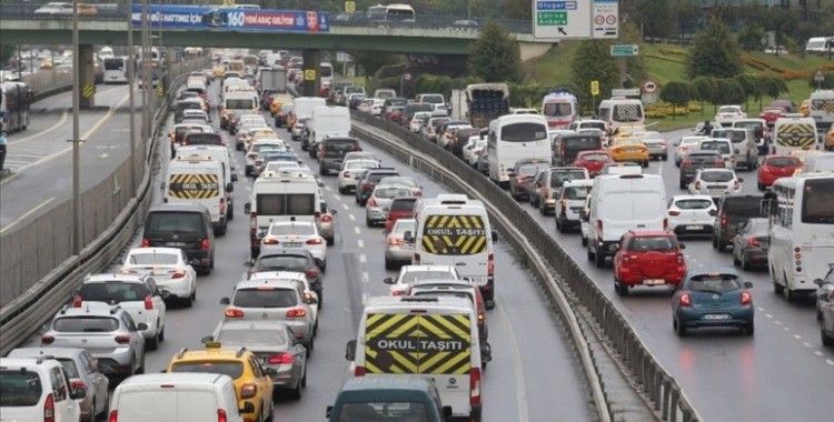 İstanbul'da akşam saatlerinde trafikte yoğunluk yaşanıyor