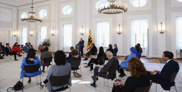 Almanya Cumhurbaşkanı Steinmeier, Türkiye'den Almanya'ya iş göçünün 60. yıl dönümü vesilesiyle Türkleri kabul etti