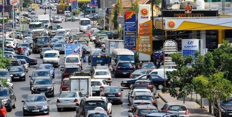 Lübnan'da güvenlik zafiyeti ve benzin kıtlığı nedeniyle akaryakıt istasyonlarının yüzde 90'ı kapalı