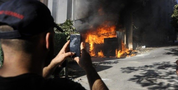 İstanbul’da yatak fabrikası alev alev yandı