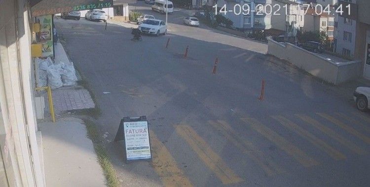 Sinop’ta dehşet anları: Yokuş aşağı kayan bebek arabası apartman bahçesine düştü