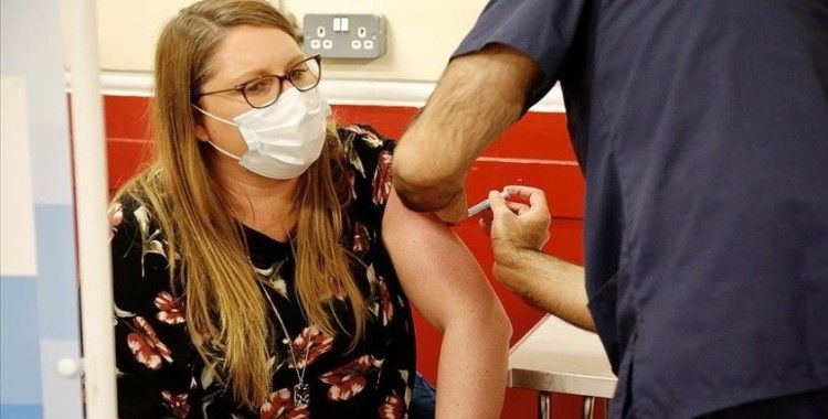 İngiltere'de üçüncü doz Kovid-19 aşısı yapılacak