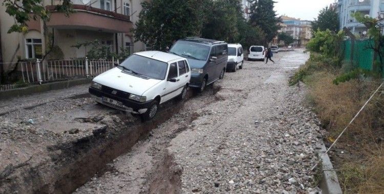 Ankara'da tır demir bariyerlere çarptı: 1 yaralı