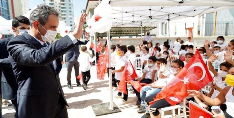 Milli Eğitim Bakanı Özer Diyarbakır'a ilkokul açılışına katıldı