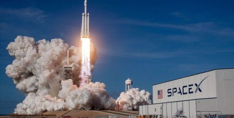 SpaceX uzaya 4 'amatör astronot' gönderdi