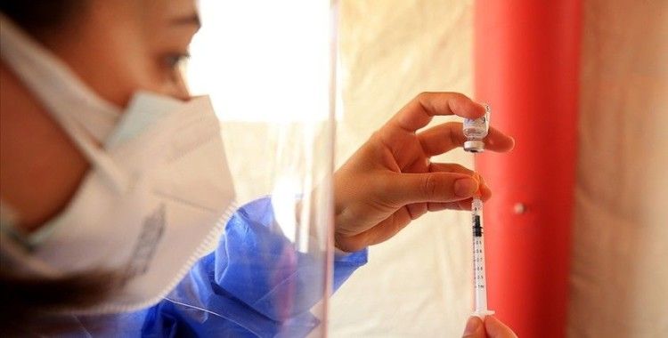 Kovid-19 Bilim Kurulu Üyesi Prof. Dr. Şener'den 'Delta Plus'a karşı aşılarınızı tamamlayın' uyarısı