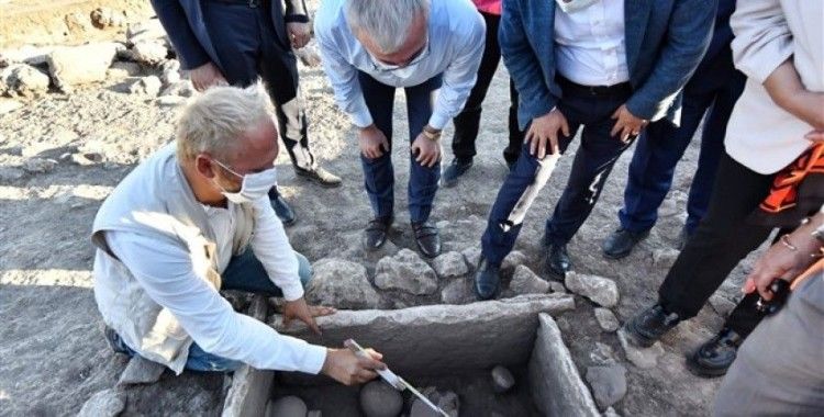 Çayönü kazısında 5 bin yıllık aandık mezar ortaya çıkarıldı