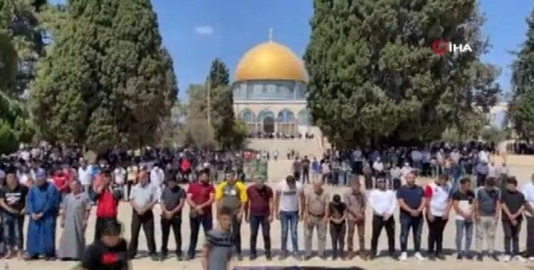 Mescid-i Aksa’da 45 bin Filistinli cuma namazını kıldı