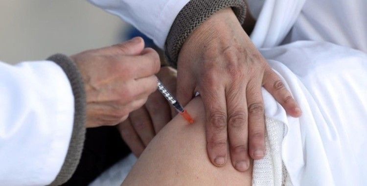 Polonya’da korona virüs aşısının 3. dozu onaylandı