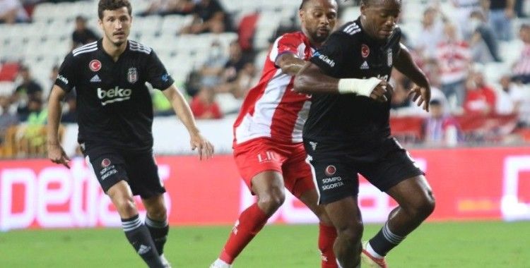 Süper Lig: FT Antalyaspor: 2 - Beşiktaş: 0 (İlk yarı)