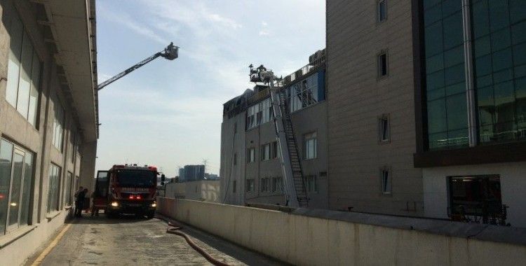 Başakşehir’de 5 katlı iş merkezinde korkutan yangın