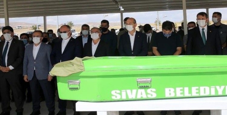 İçişleri Bakanı Süleyman Soylu, Sivas'ta şehit annesinin cenaze törenine katıldı