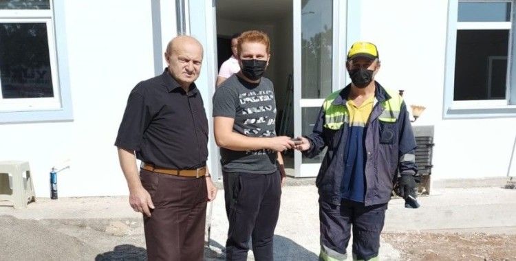 Kastamonu Belediyesi temizlik  personelinden örnek davranış