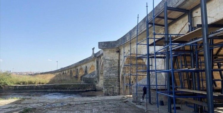Tarihi Uzunköprü, restorasyon çalışmaları nedeniyle trafiğe kapatıldı