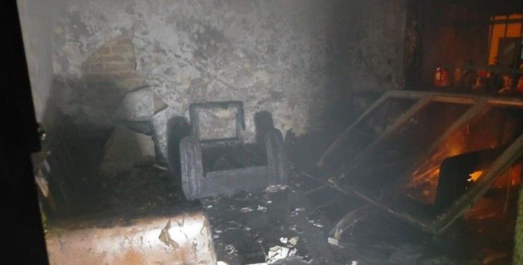 Buharkent'te yanan ev kullanılamaz hale geldi