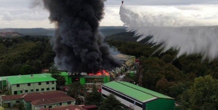 Şile’de alevlere teslim olan fabrika havadan görüntülendi