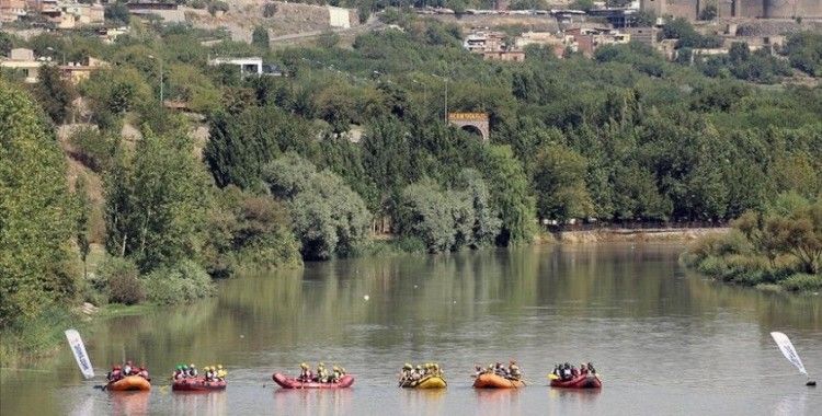Diyarbakır'da Dicle Nehri'nde rafting heyecanı