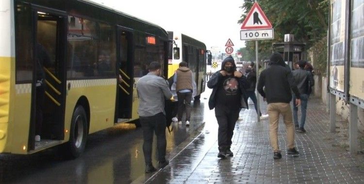 İstanbul’da vatandaşlar yağmura hazırlıksız yakalandı