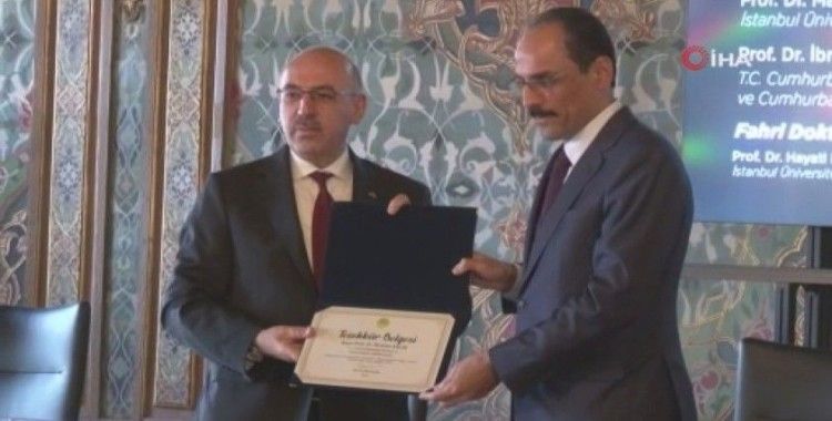 İstanbul Üniversitesi’nden Sezai Karakoç’a fahri doktora verildi